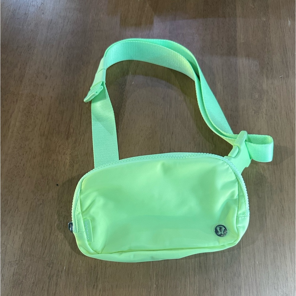 Lululemon Everywhere Belt Bag - Faded Zapp